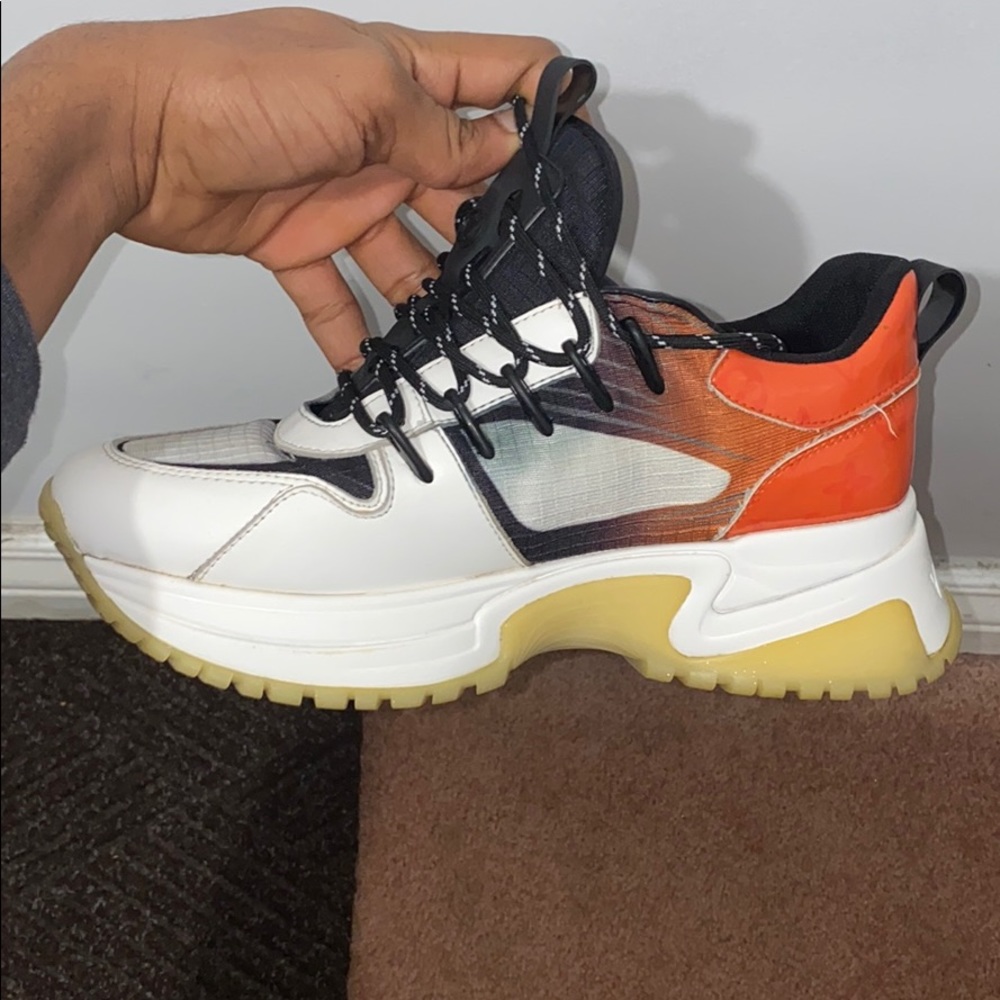 Shoes - Picture 3 of 4